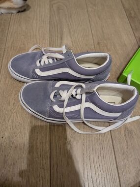 Vans Women's Old Skool Low-Top Sneakers in Grey/White